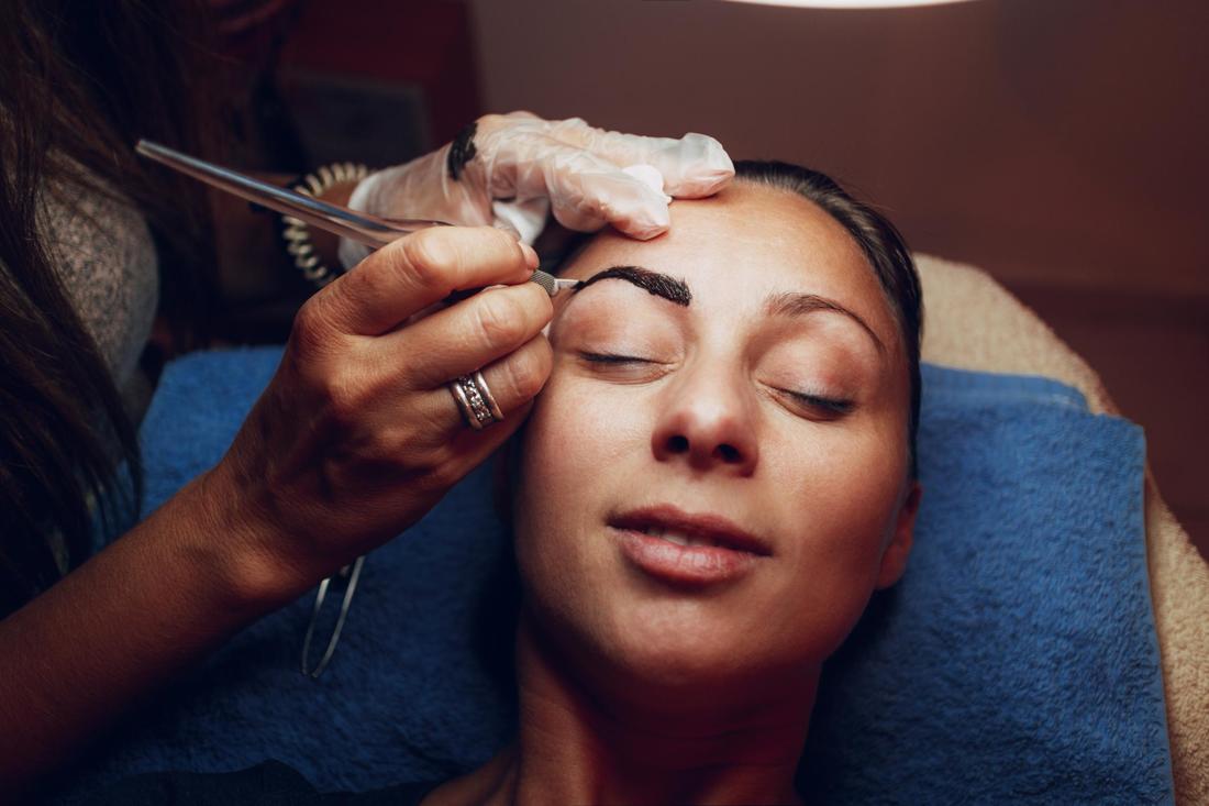 This is a picture of a microblading eyebrows and doing annual touch ups.  Edmonton Microblading